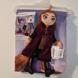 .. Disney Frozen 2, 2-pc character bath and wash set.